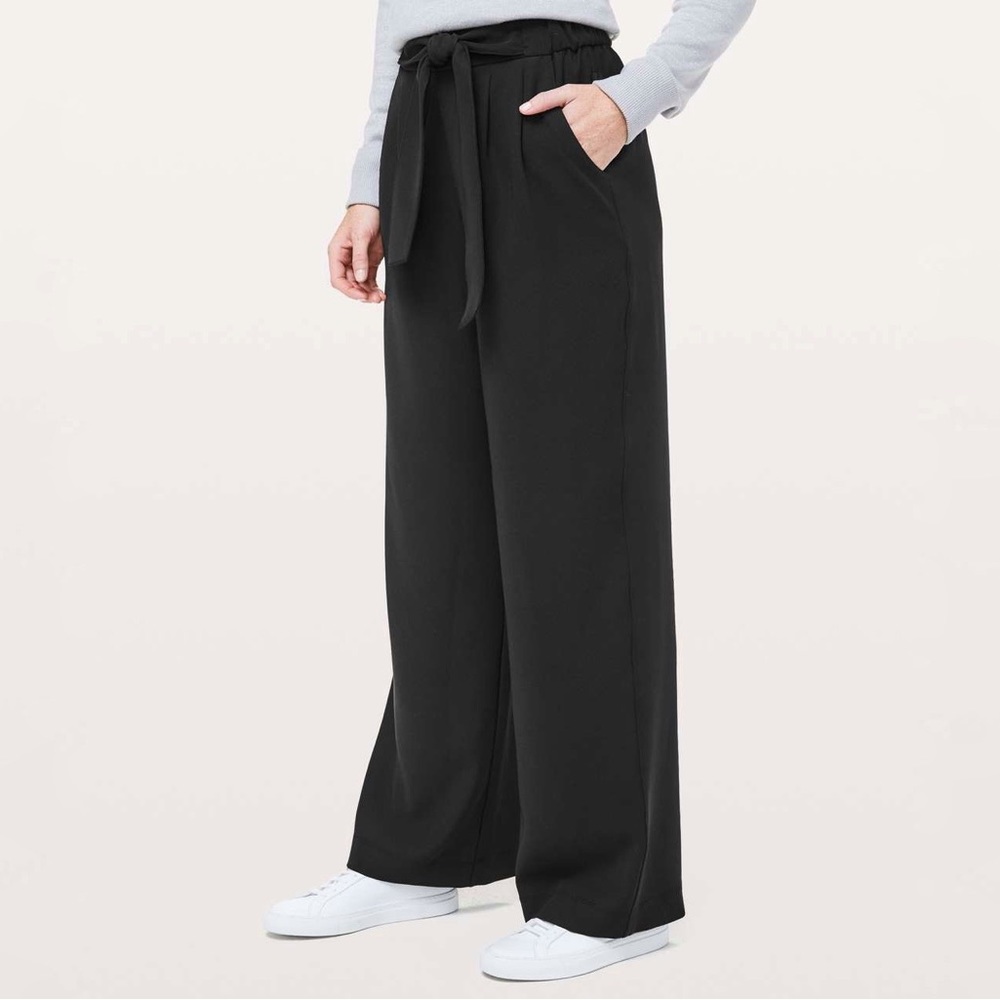 Lululemon Noir Pant Woven in Black
